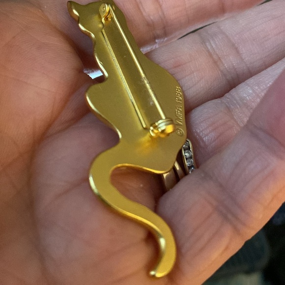 Cat pin marked 1988 VMFA - Picture 3 of 5